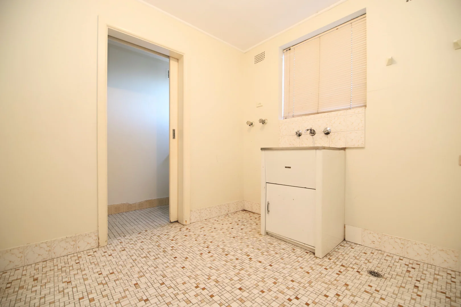 Additional image 10 of 39 Saric Avenue, Georges Hall NSW 2198