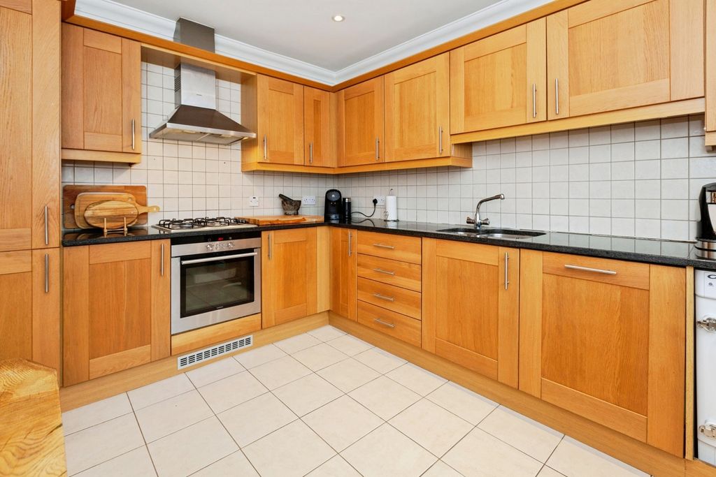 Additional image 2 of 2 bed flat for saleShoppenhangers Road, Maidenhead, Berkshire SL6