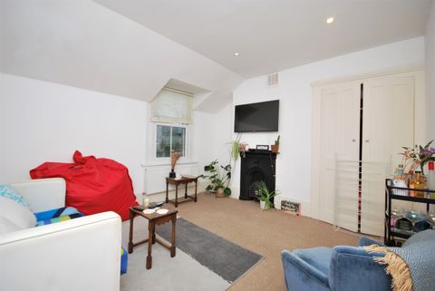 Holmdene Avenue, London SE24