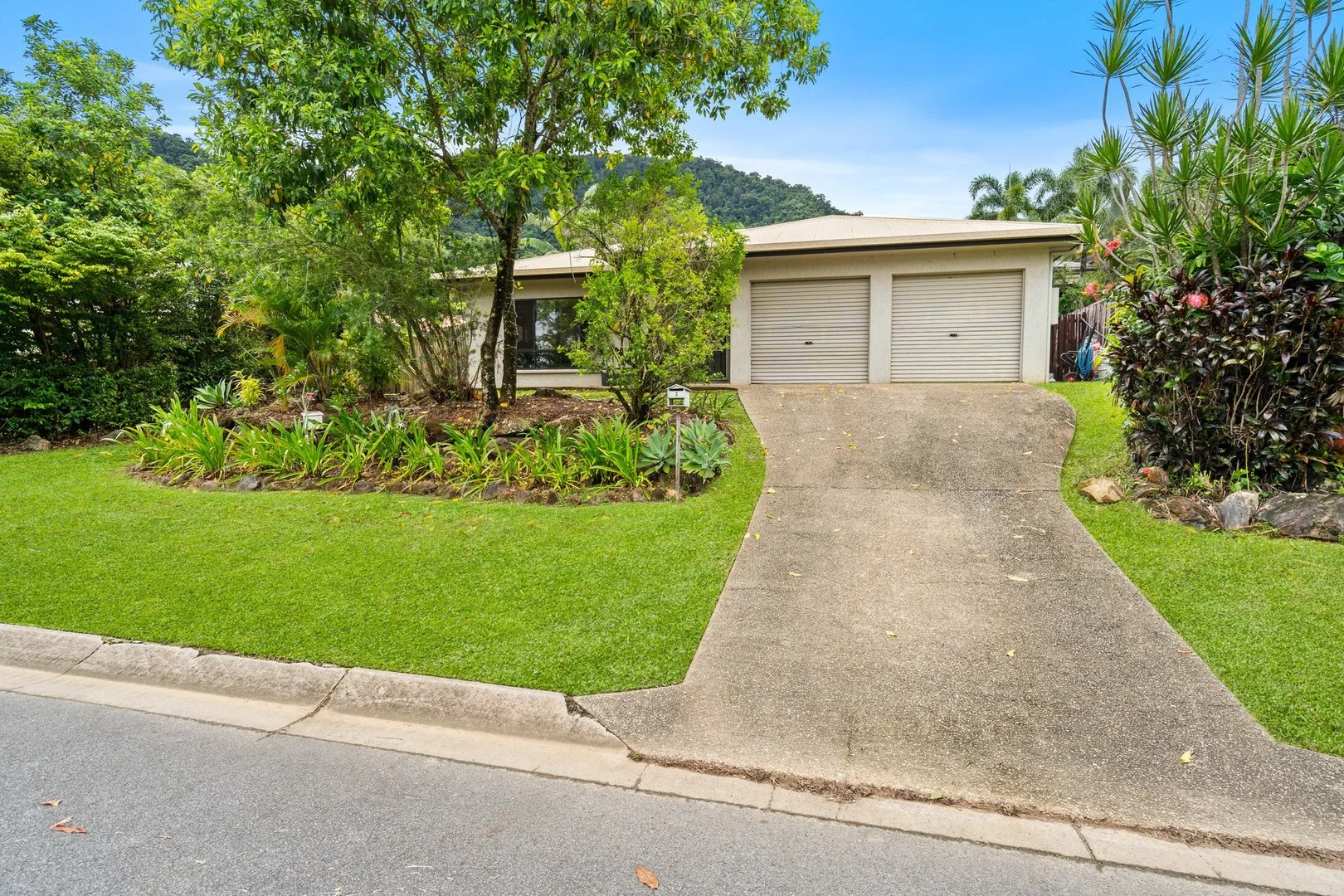 7 Ben Bolt Close, Redlynch QLD 4870