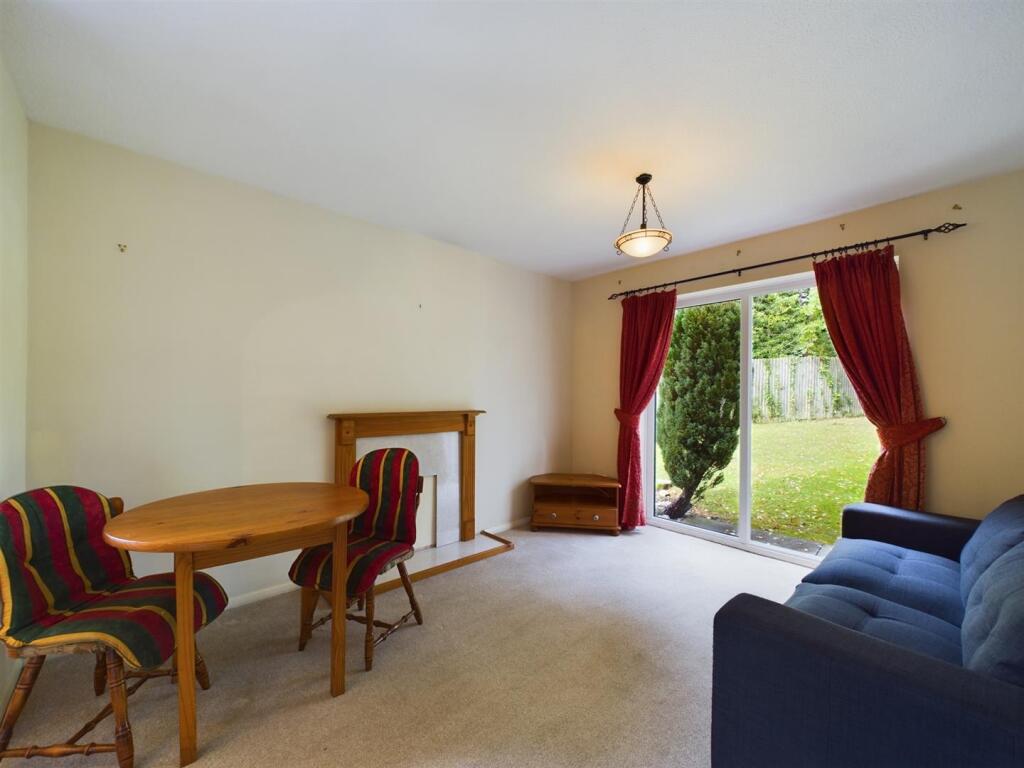 94 Kendal Grove Solihull B92 0PS photo 2