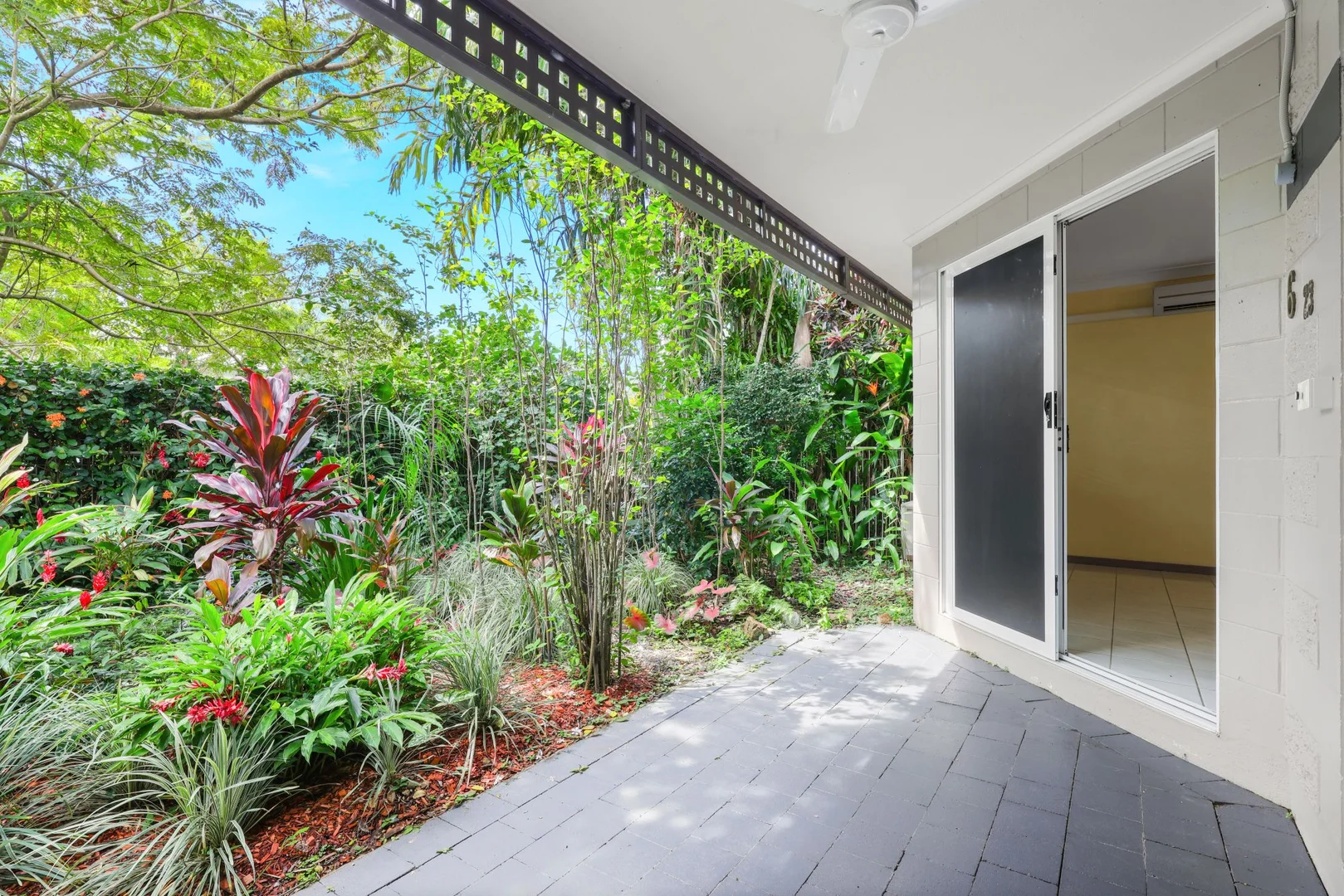 6/23 Springfield Crescent, Manoora QLD 4870 photo 2