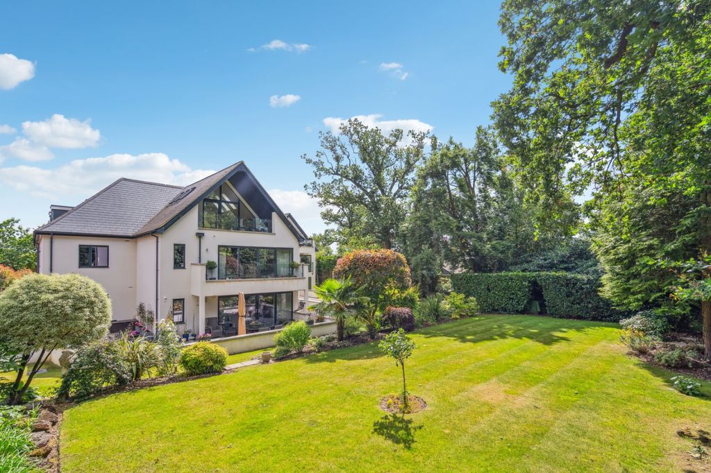 Additional image 13 of 3 bed flat for saleSouth Park Crescent, Gerrards Cross, Buckinghamshire SL9
