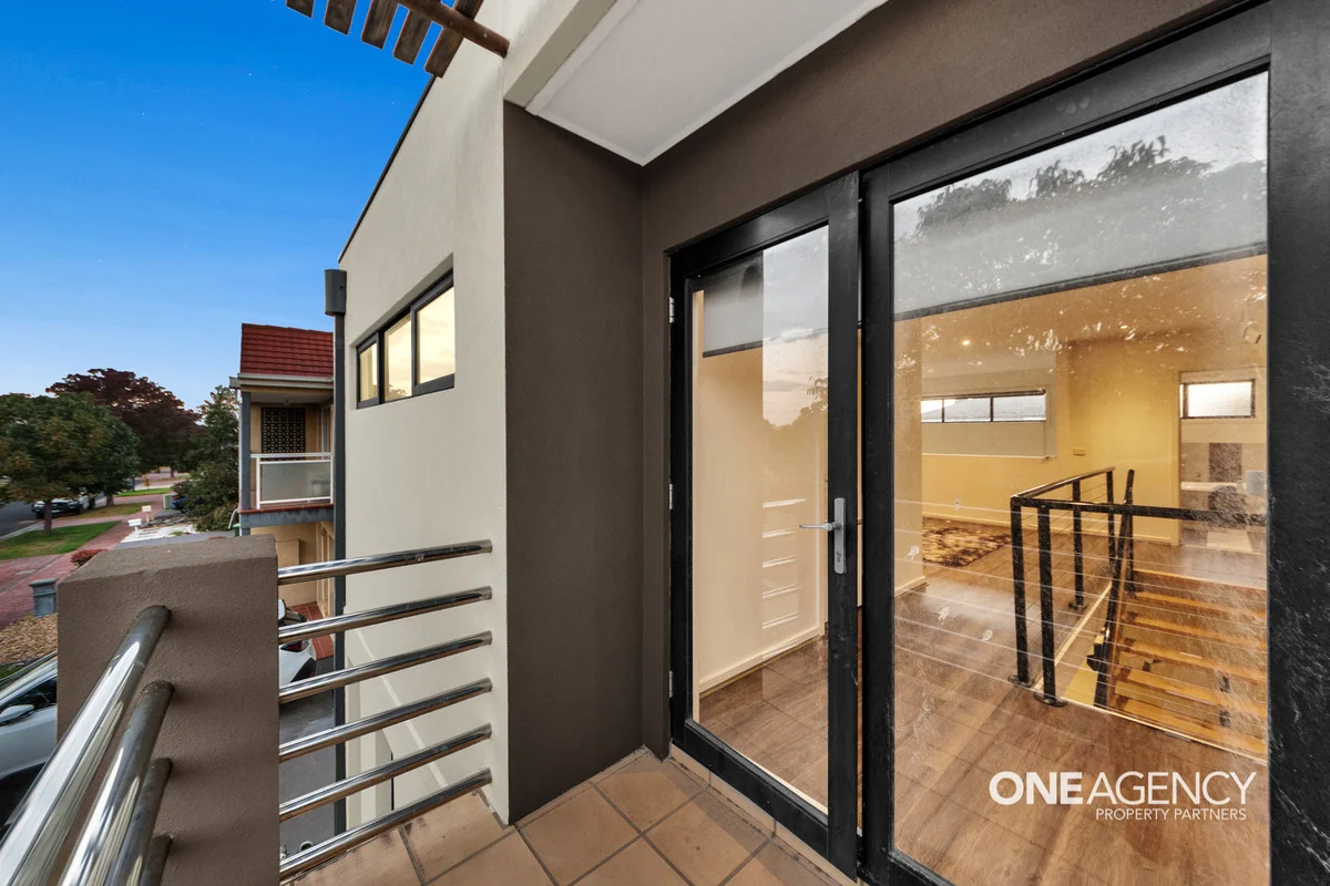 17 Hyde park Terrace, Point Cook VIC 3030 photo 2