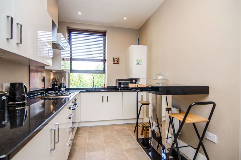 3 bed flat for saleCity Point, Lichfield City Centre WS13 photo 3