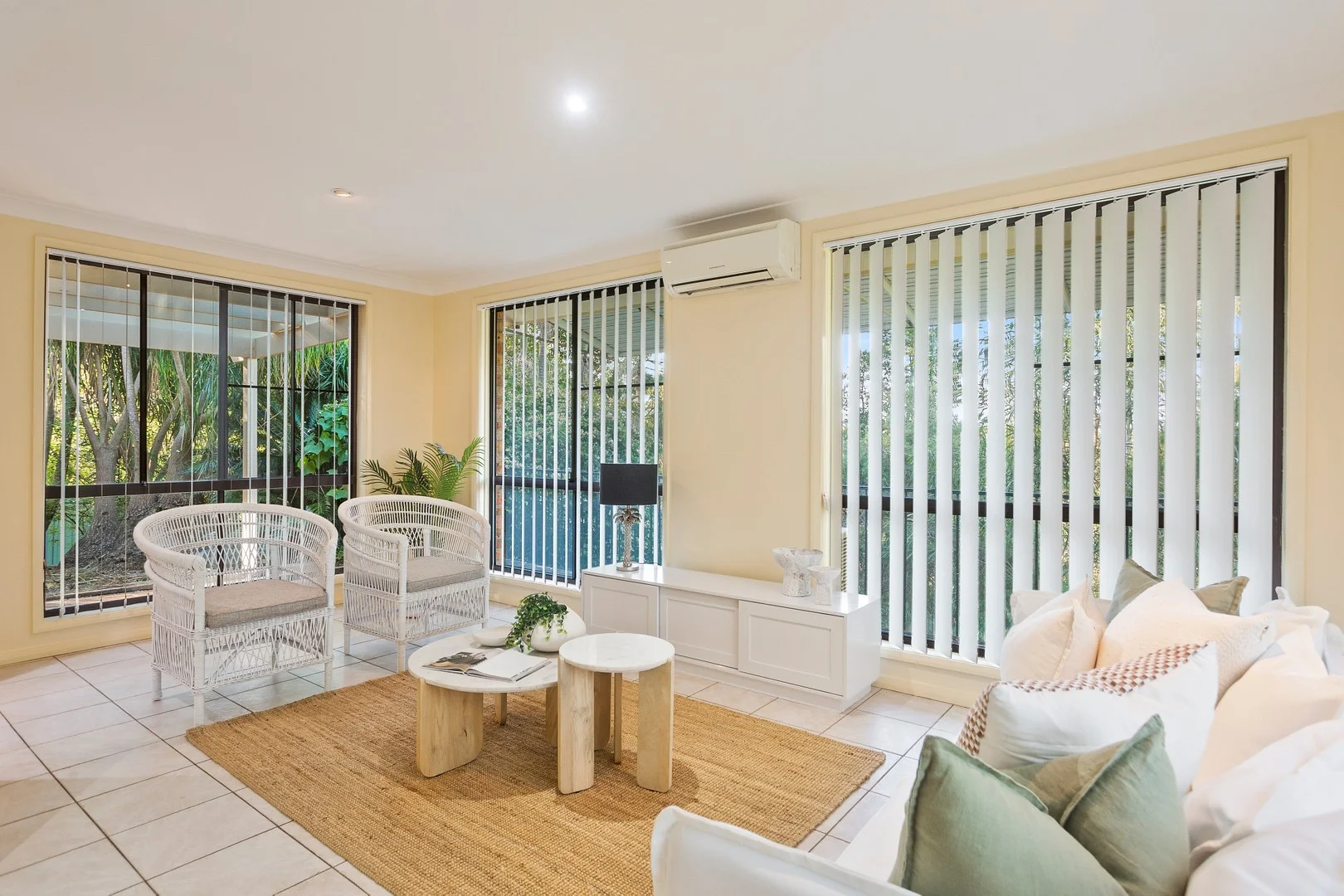 37 Plumwood Cres, Cordeaux Heights NSW 2526