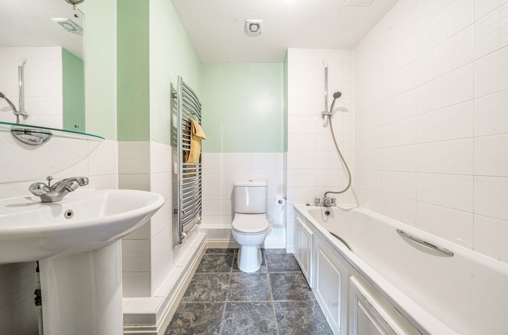 Additional image 7 of 3 bed flat for saleMarshall Square, Banister Park, Southampton, Hampshire SO15