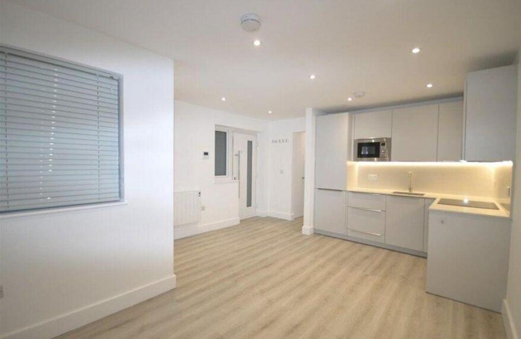 Beech Road, St. Albans photo 2