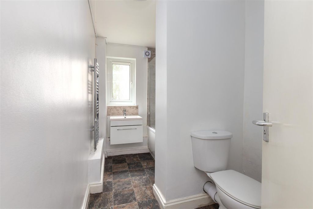 Additional image 8 of 3 bed flat for saleAshton Road, Lancaster LA1