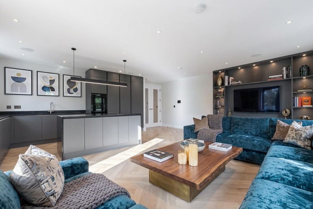 Additional image 3 of 3 bed flat for saleParabola Road, Cheltenham, Gloucestershire GL50