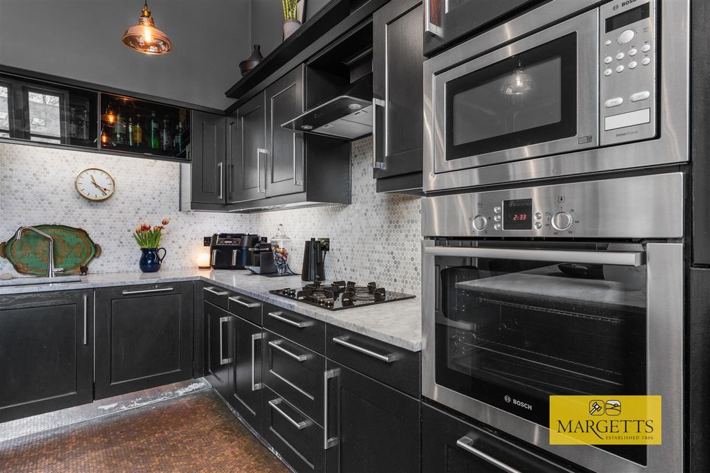 Additional image 14 of 2 bed flat for saleSouthcotes, Warwick New Road, Royal Leamington Spa CV32