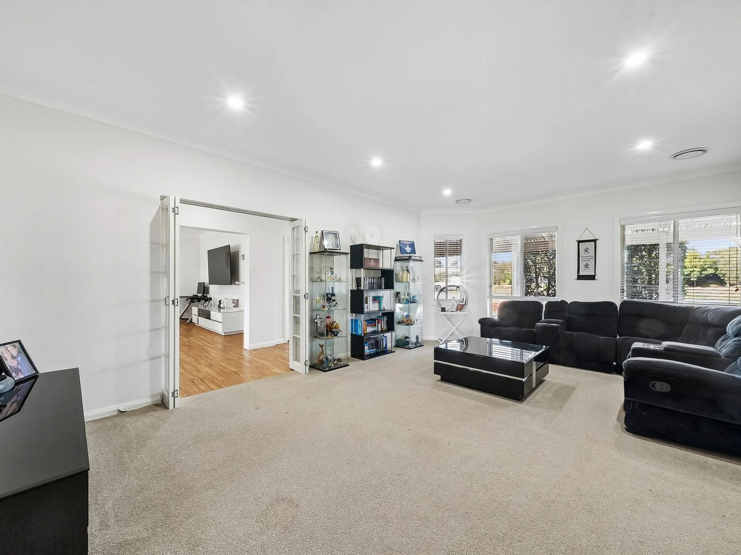 2 Hillview Drive, Yarrawonga VIC 3730 photo 4