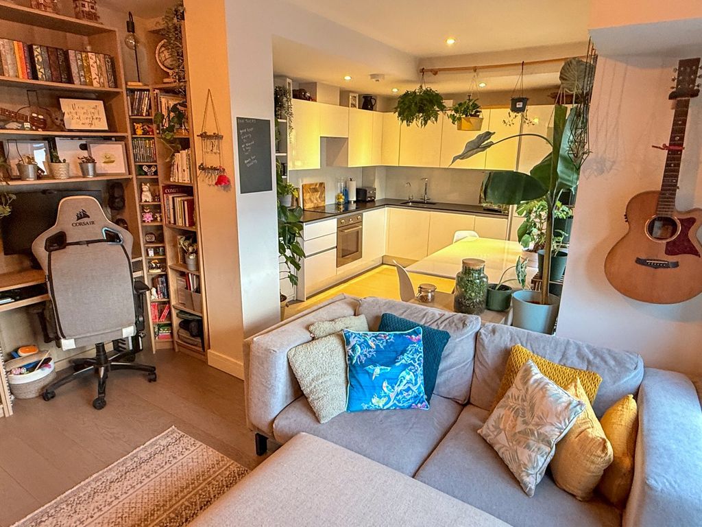 Additional image 7 of 1 bed flat for saleOverbridge Square, Newbury, Newbury RG14