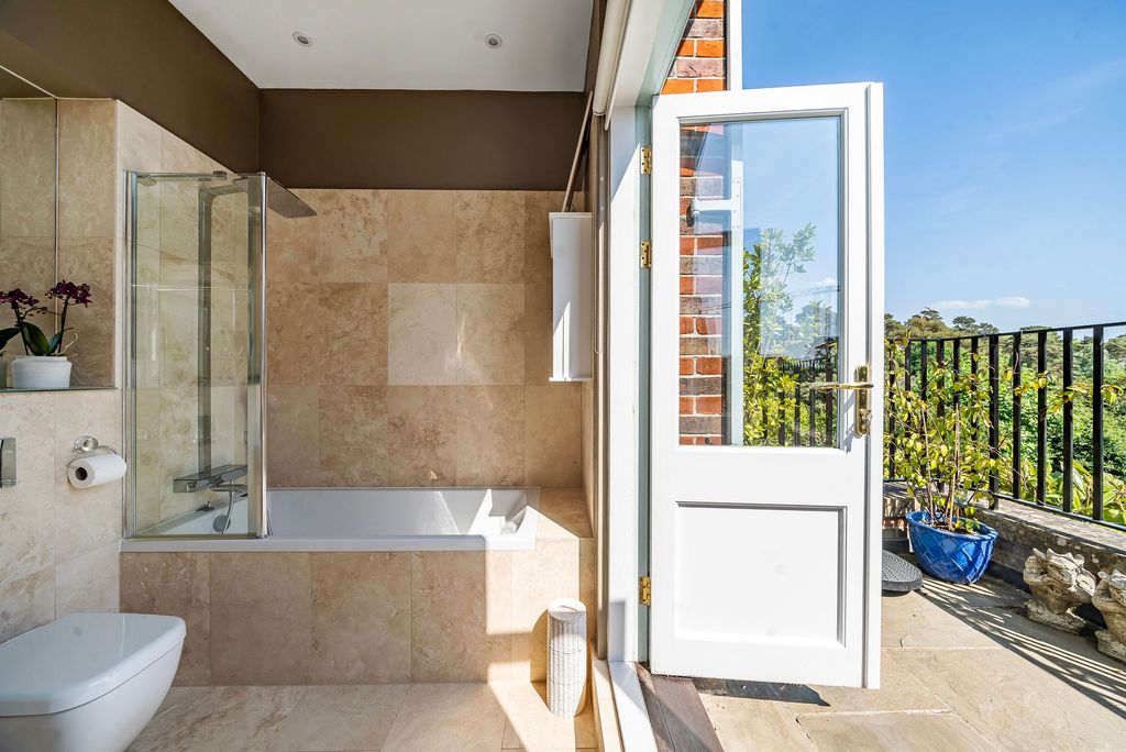 Additional image 13 of 2 bed flat for saleKings Drive, Midhurst GU29
