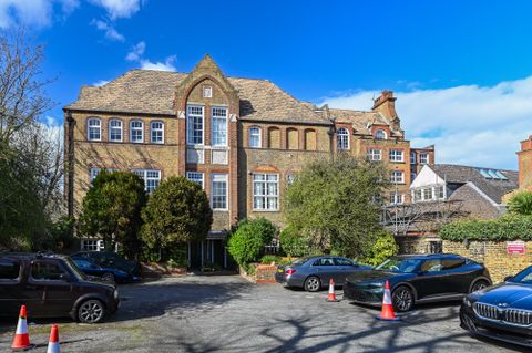 Schoolbell Mews, London E3