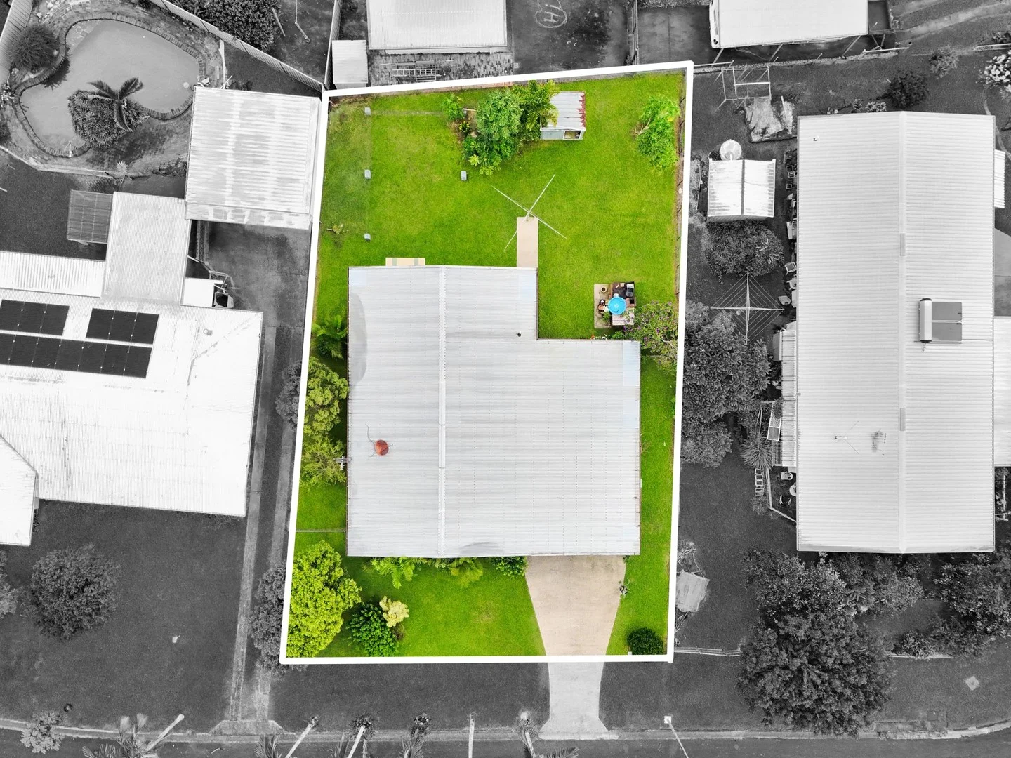 2 Dahlia Close, Mooroobool QLD 4870