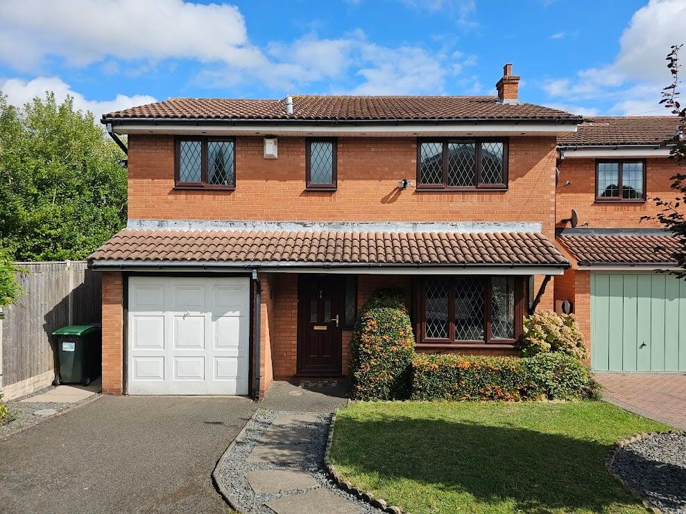 Whitworth Drive, West Bromwich, B71 photo 2