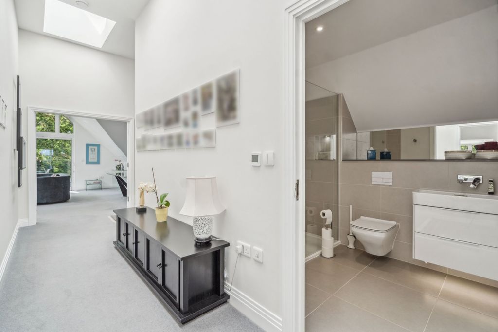 Additional image 11 of 3 bed flat for saleSouth Park Crescent, Gerrards Cross, Buckinghamshire SL9