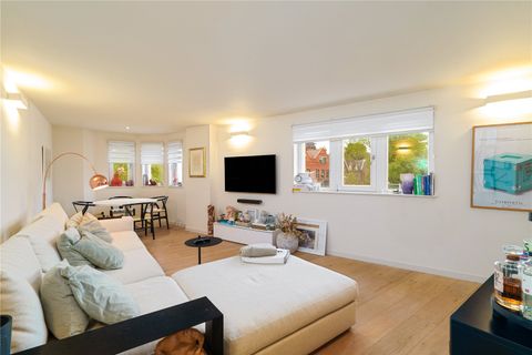 206 Archway Road, Highgate, London N6