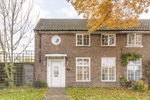 Moyne Place, London NW10