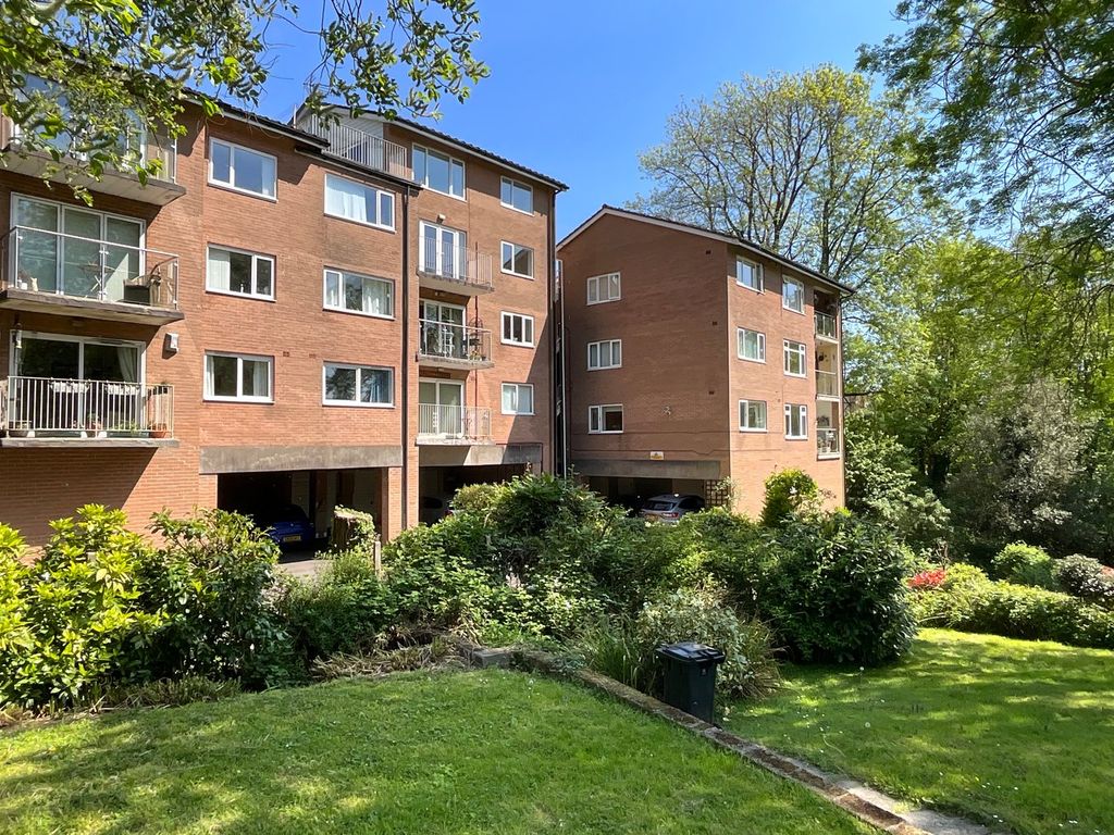 2 bed flat for saleHafod Court, Stow Park Crescent, Newport NP20