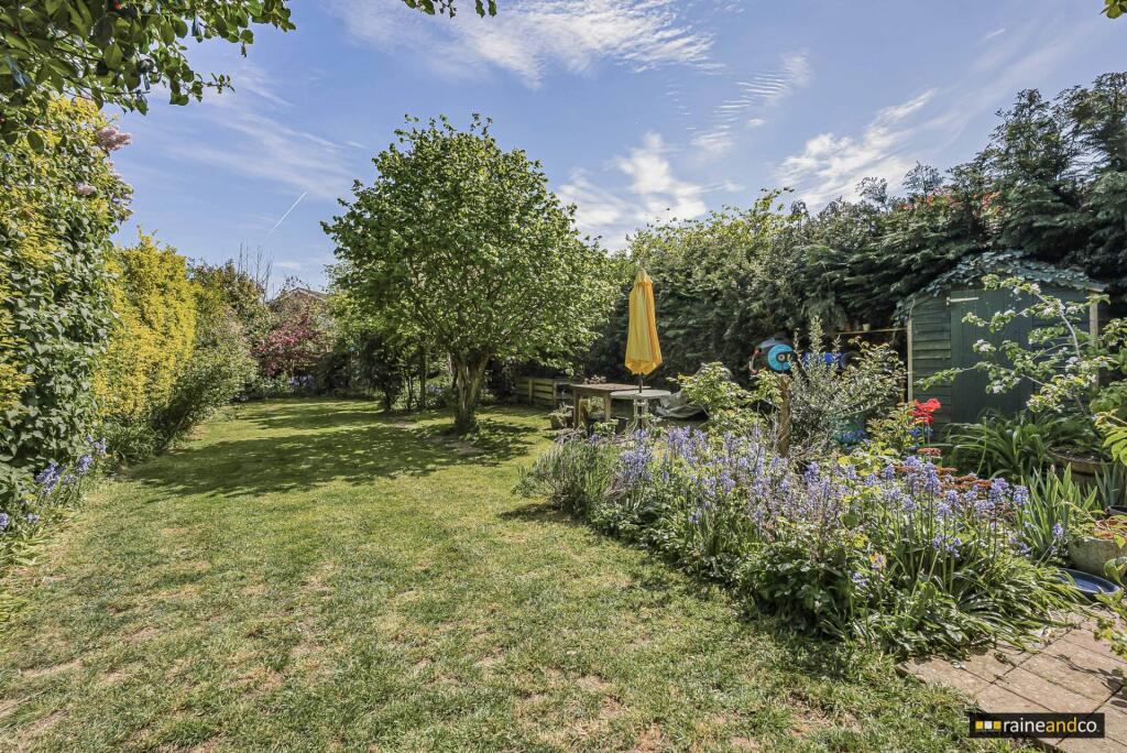 Ellenbrook Crescent, Hatfield photo 5