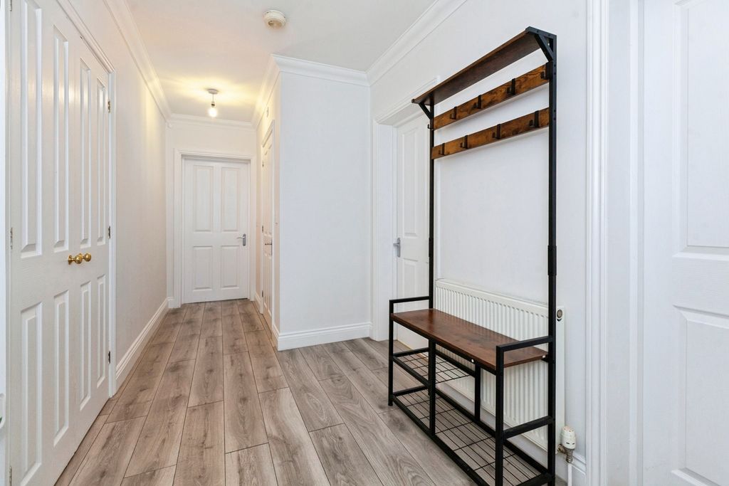 Additional image 20 of 2 bed flat for saleShoppenhangers Road, Maidenhead, Berkshire SL6