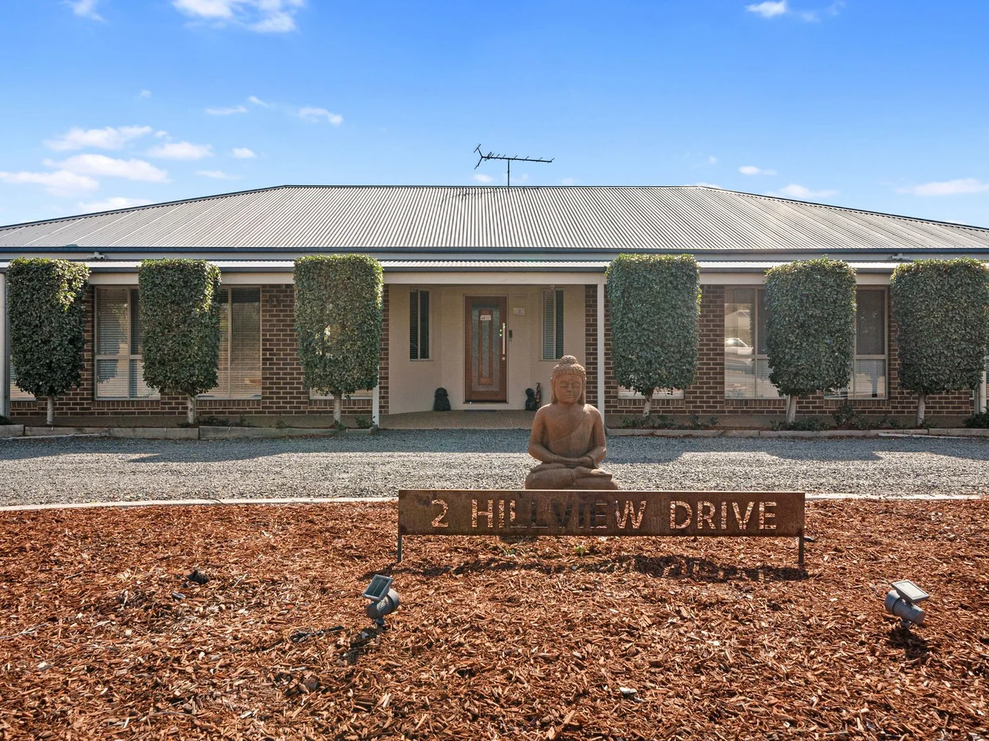 2 Hillview Drive, Yarrawonga VIC 3730 photo 3