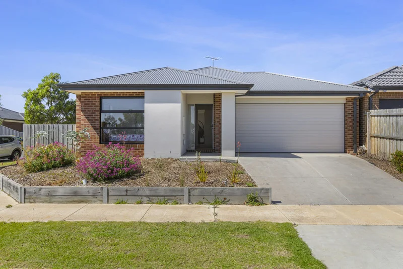 1 Reardon Cres, St Leonards VIC 3223