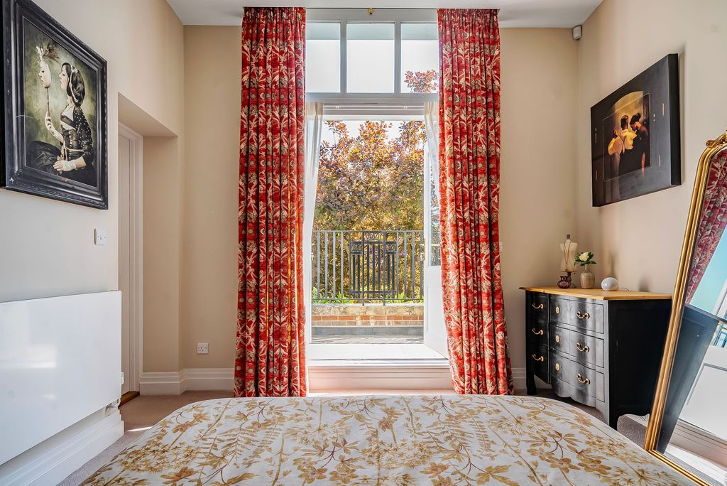 Additional image 12 of 2 bed flat for saleKings Drive, Midhurst GU29