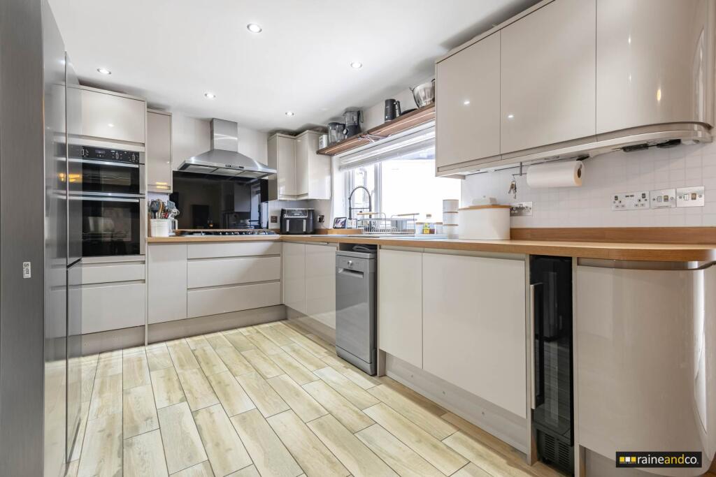 Robins Way, Hatfield photo 3