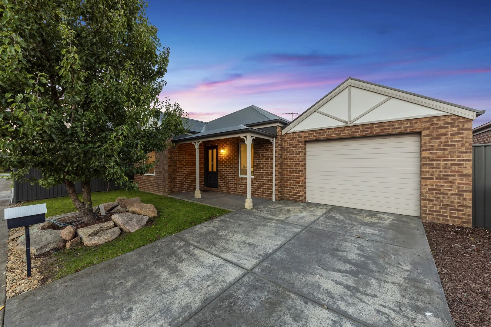 3 Sinclair Walk, Pakenham VIC 3810