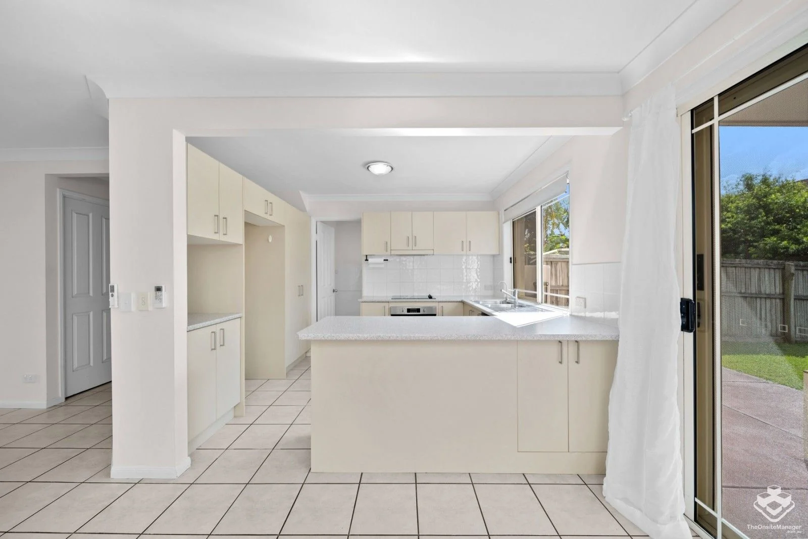 Additional image 4 of ID:21174049/8 Gemview Street, Calamvale QLD 4116