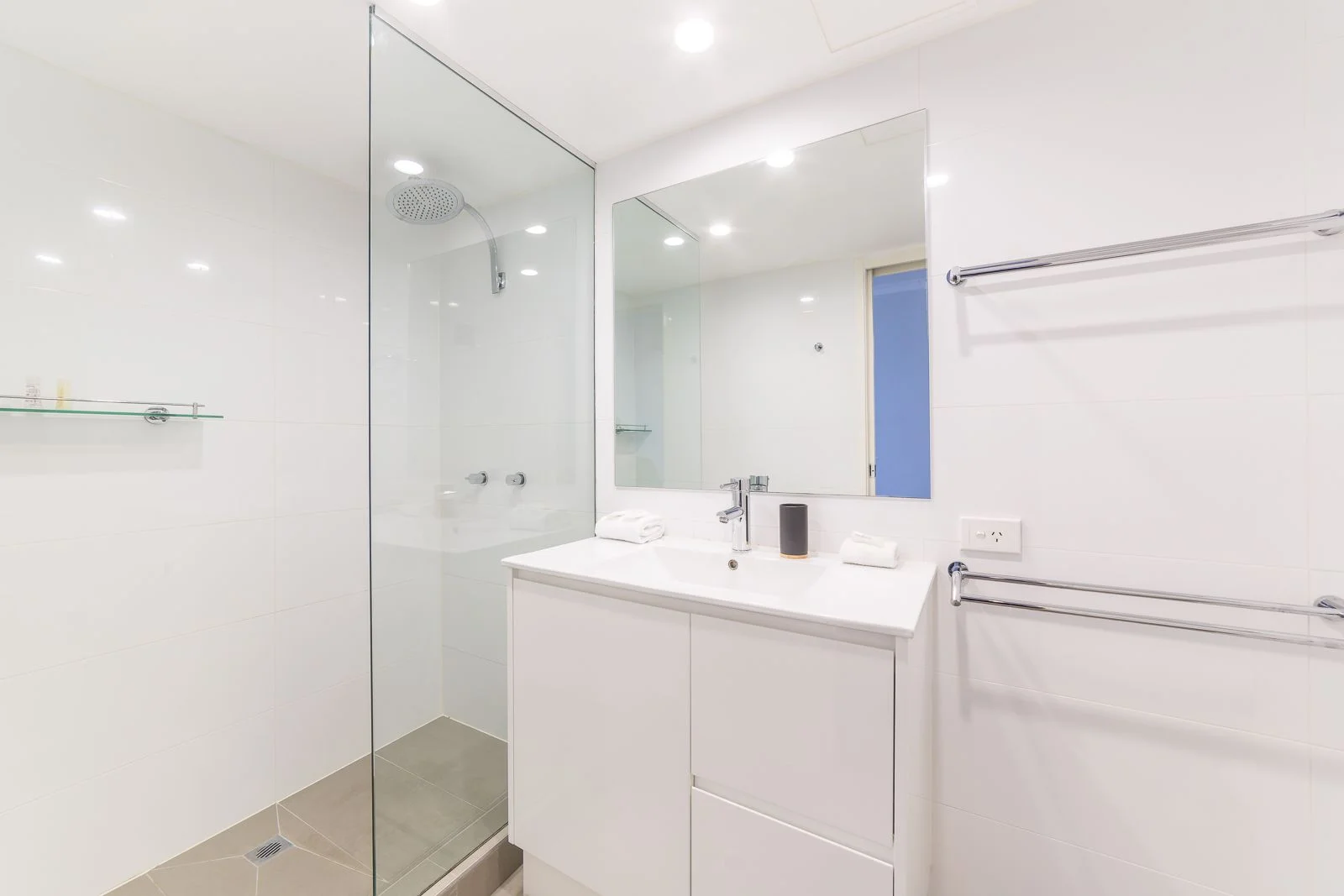 Additional image 8 of ID:21174057/10 Marine Parade, Southport QLD 4215