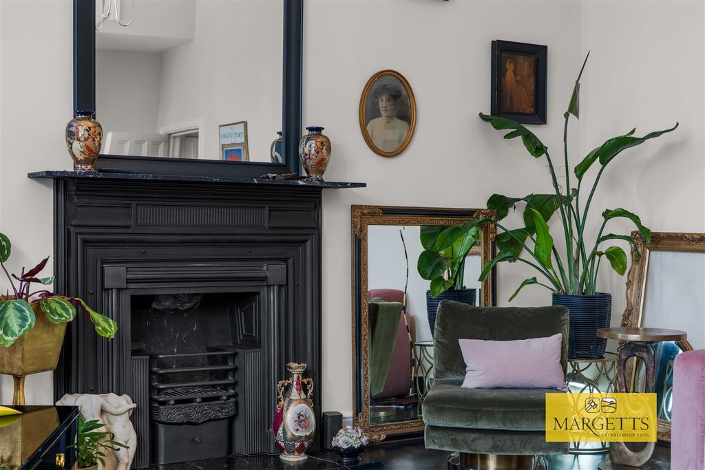 Additional image 11 of 2 bed flat for saleSouthcotes, Warwick New Road, Royal Leamington Spa CV32
