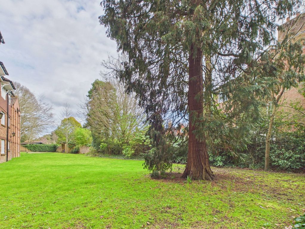 Additional image 6 of 1 bed flat for saleGreenacres, North Parade, Horsham, West Sussex. RH12