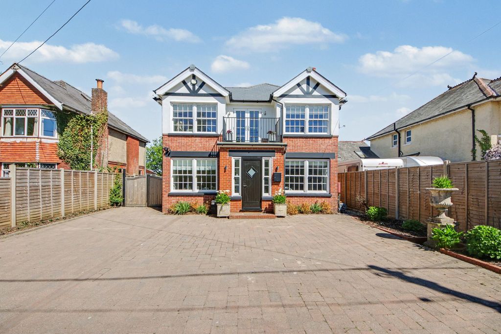4 bed detached house for salePortsmouth Road, Southampton SO19