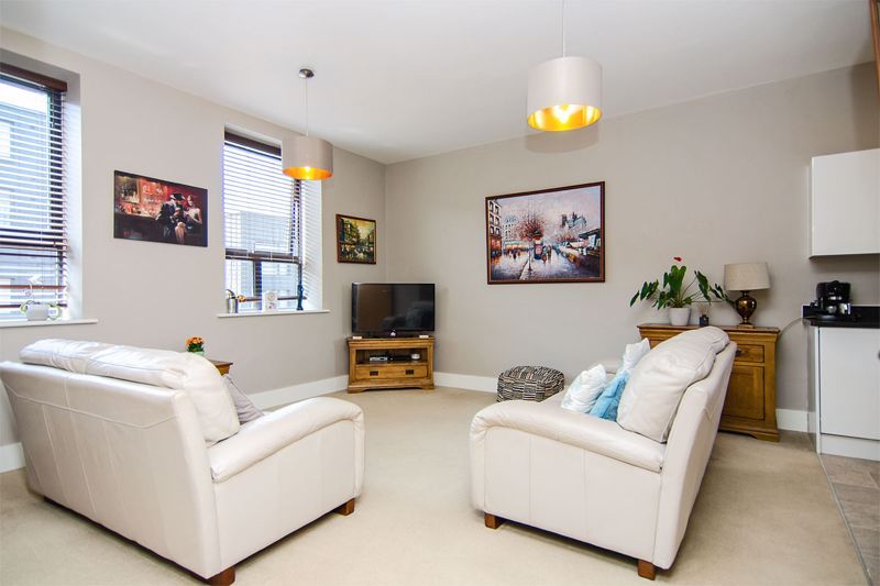 3 bed flat for saleCity Point, Lichfield City Centre WS13 photo 2