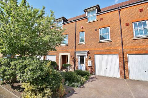 White Lodge Close, Isleworth TW7