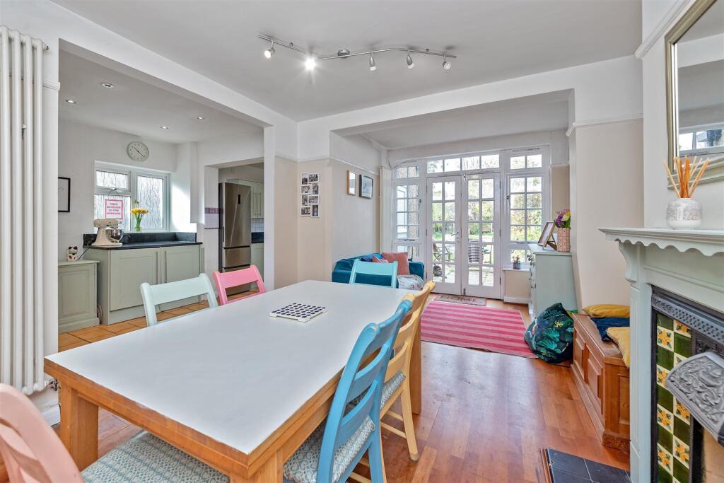 Woodland Drive, St. Albans photo 4