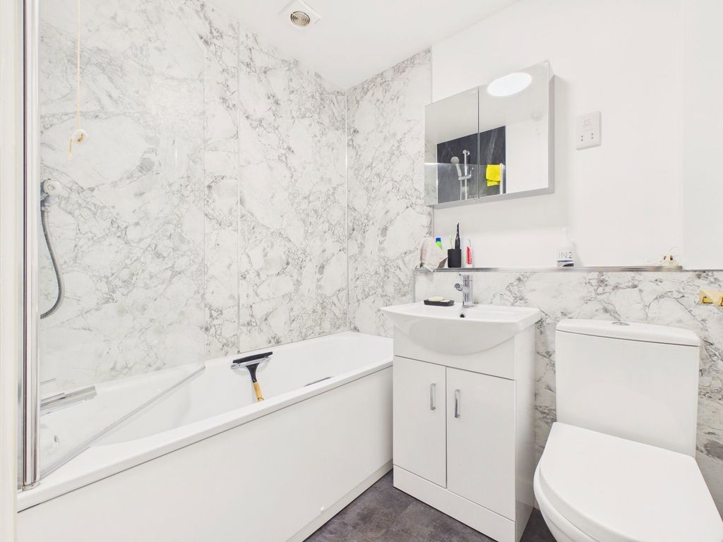 Additional image 5 of 1 bed flat for saleGreenacres, North Parade, Horsham, West Sussex. RH12