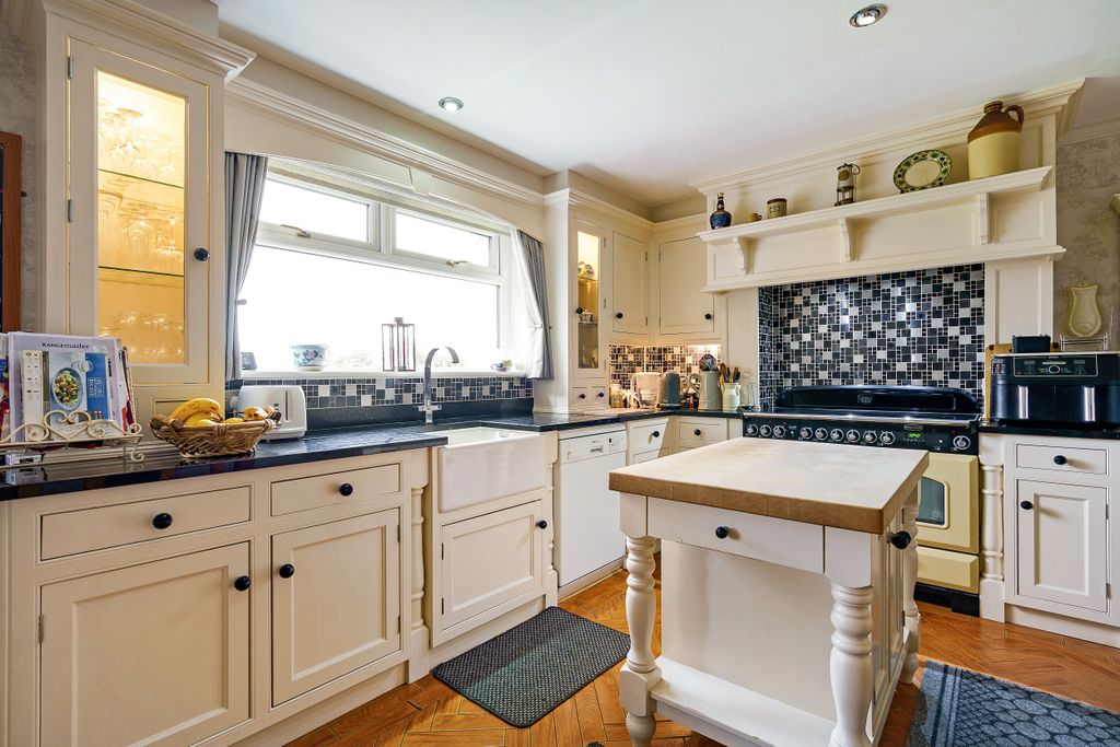 Additional image 7 of 5 bed detached house for saleBarton Street, Ashby-Cum-Fenby, Grimsby DN37