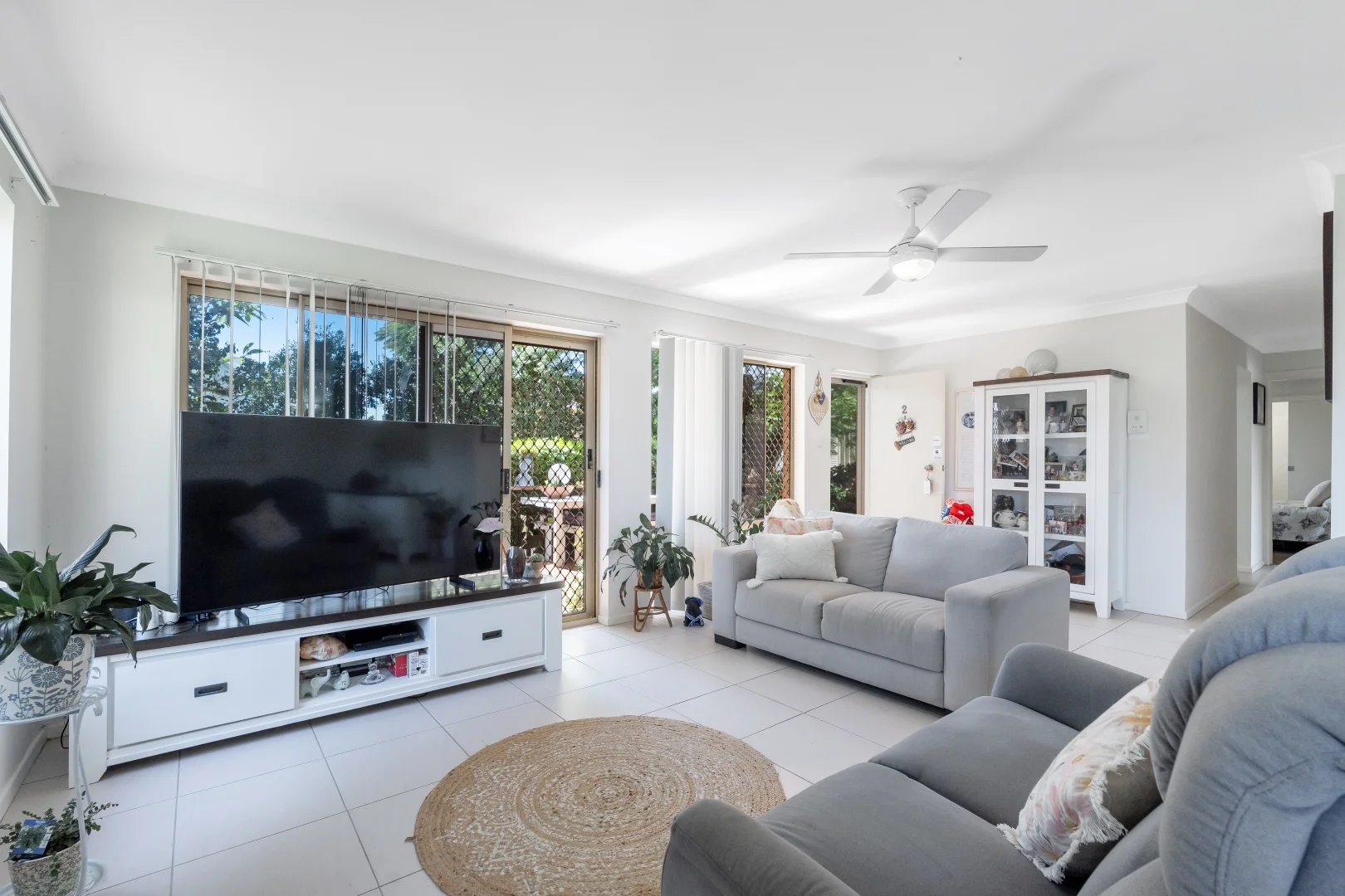 2/162 Prince Edward Parade, Scarborough QLD 4020 photo 3