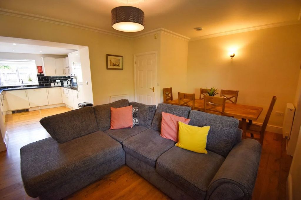Additional image 4 of 3 bed flat for saleSt Mary's Hill, Tenby SA70