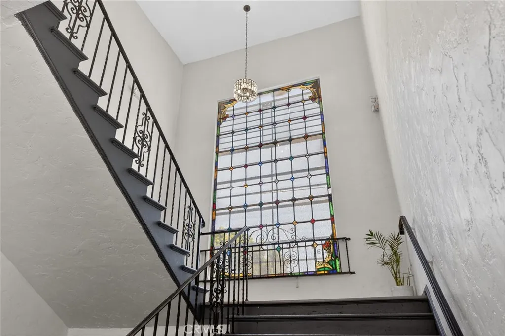 Additional image 9 of 7101 Menlo Ave, Los Angeles, CA 90044