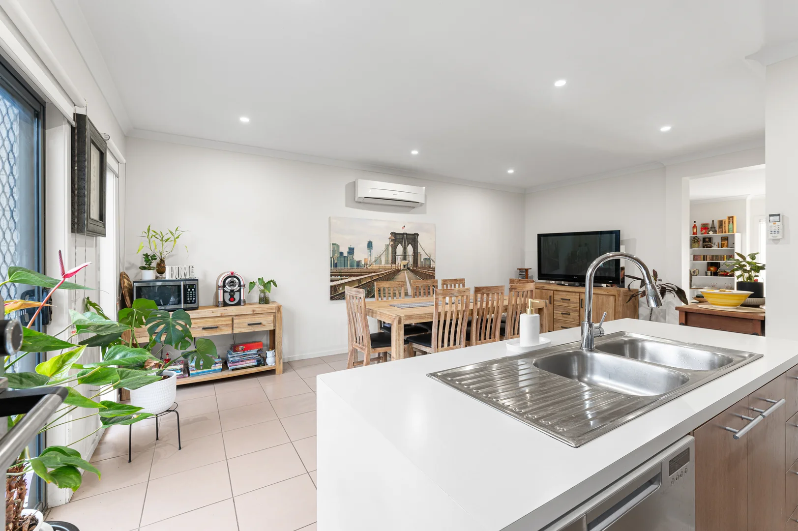 77 Lyndarum Drive, Epping VIC 3076 photo 2