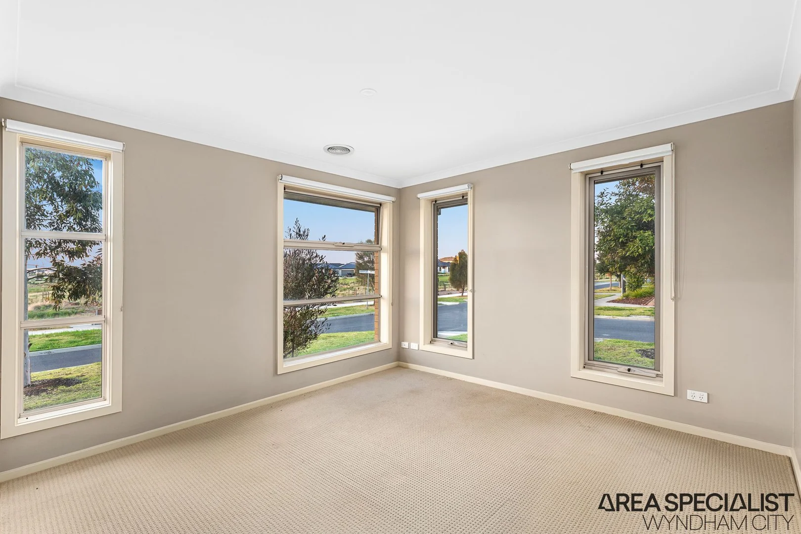 10 Harker Esplanade, Tarneit VIC 3029 photo 2