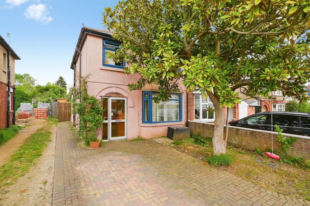 3 bed semi-detached house for saleSwinbourne Road, Littlemore, Oxford OX4