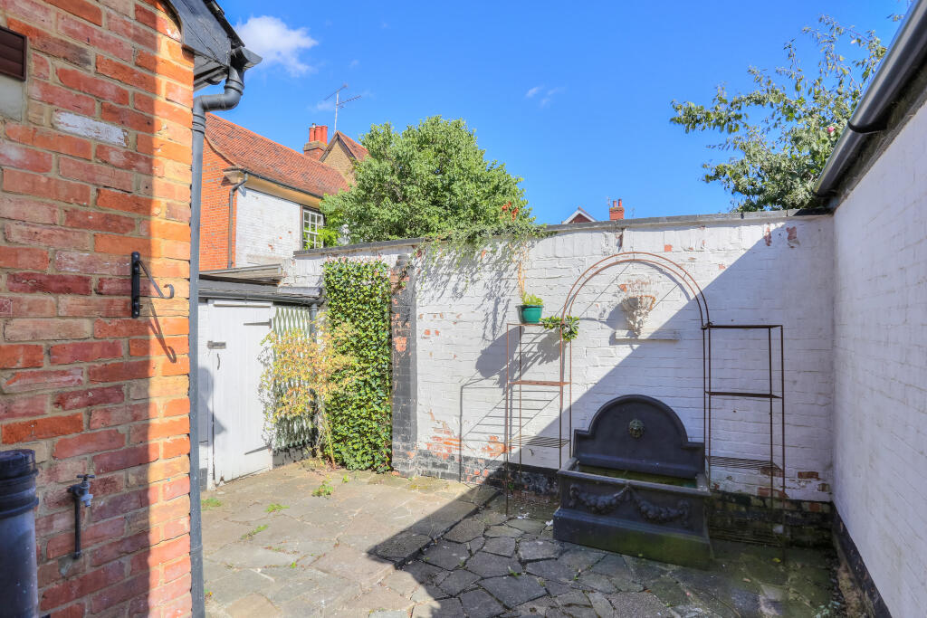 Mimram Road, Welwyn, Herts, AL6 photo 4