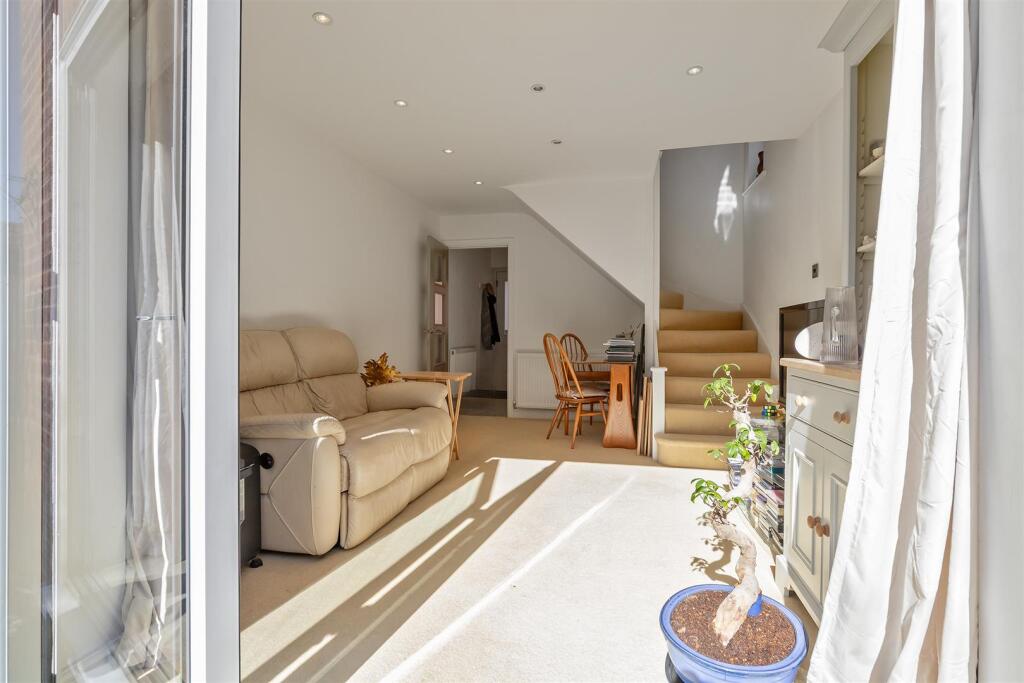 Wilstone Drive, Jersey Farm, St Albans photo 2